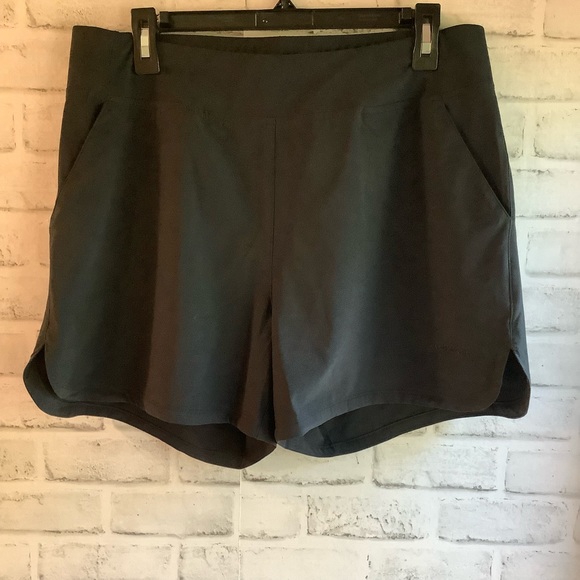 Women’s Merrell Size M Sierra Short - Picture 2 of 4